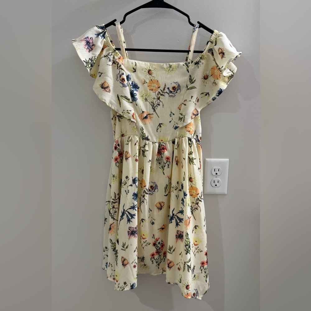 Excellent condition!! BCBGirls Yellow Off-Shoulder Dress - Size 10